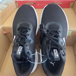 PUMA Women's skyrocket sneakers size 6